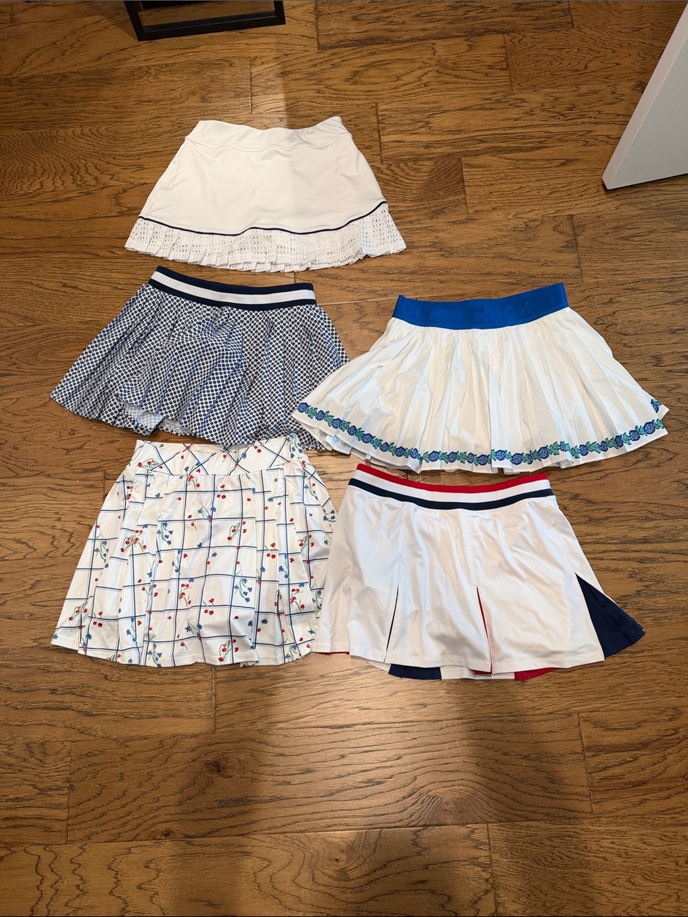 Tuckernuck 5 skirts! 4(small) 1(med)